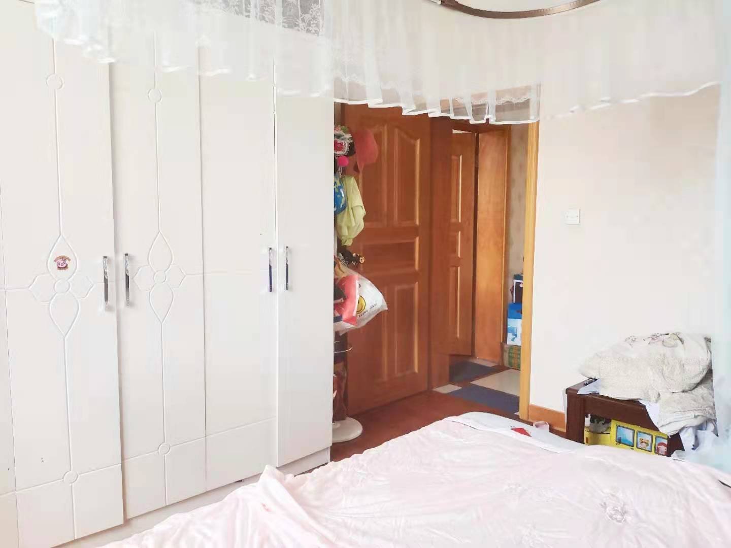二水单位房,二水单位房 中间三楼 精装修带车位4