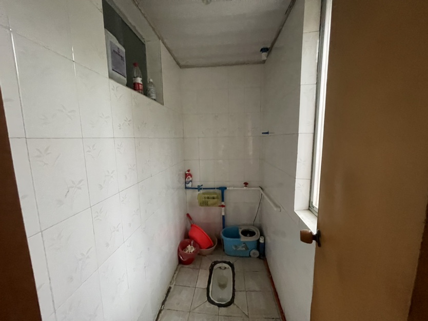 枣阳建筑公司家属院,南城楼梯房2楼,建筑公司隔壁有不动产证,南北通透,采光好,3