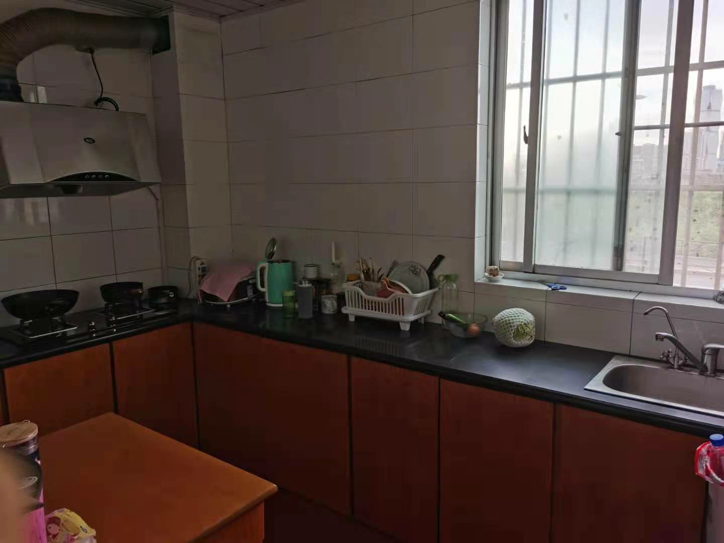 林场小区,2楼.房子窗户都朝阳的,光线好.交通便利,送家具,领包入住2