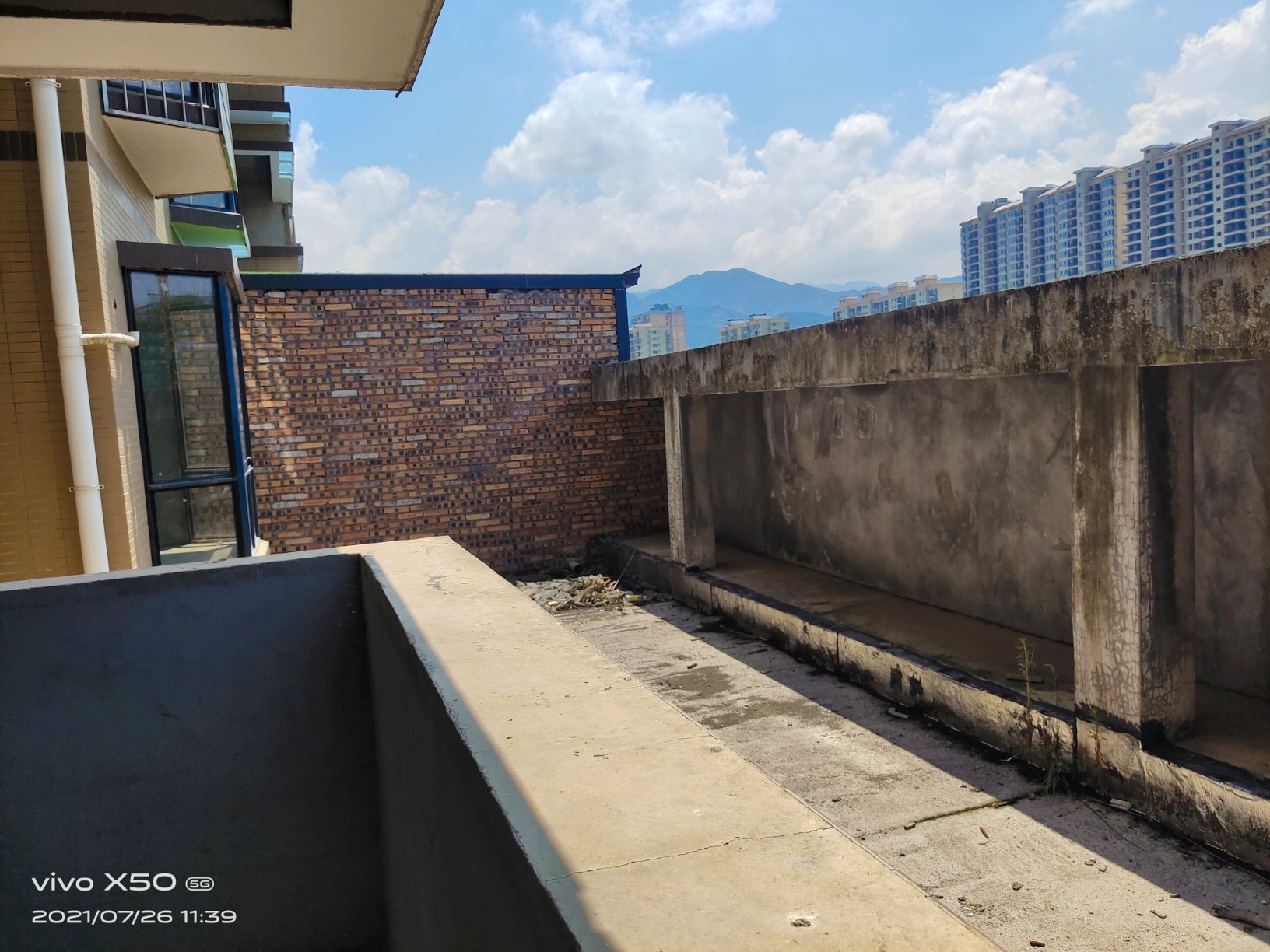中方步行街,步行街毛坯房三房两厅两卫带露台4