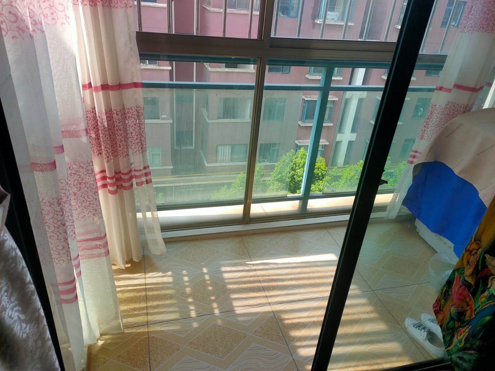 汇宝东盛,全新装修 只住过2个月 带全部家具家电 诚心出售11