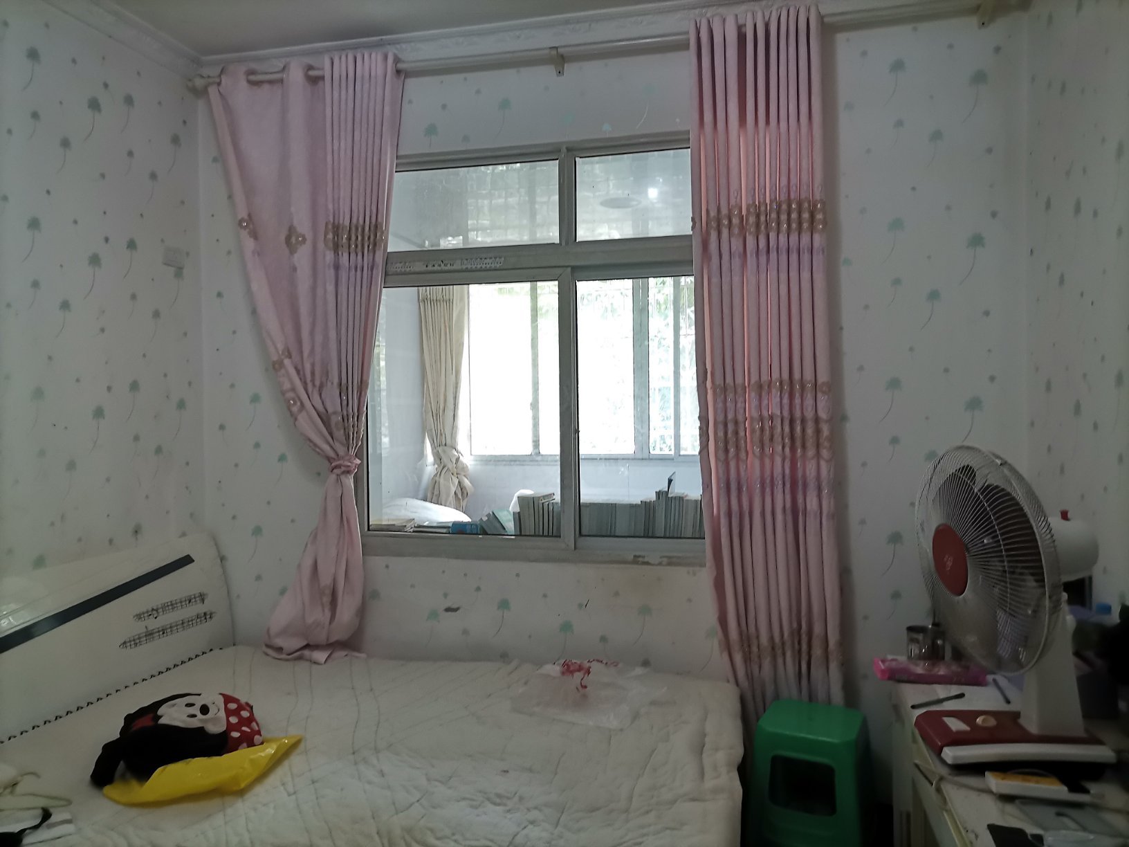 蜀南郡,蜀南郡,步梯精装,三室两厅两卫,宁静舒适2