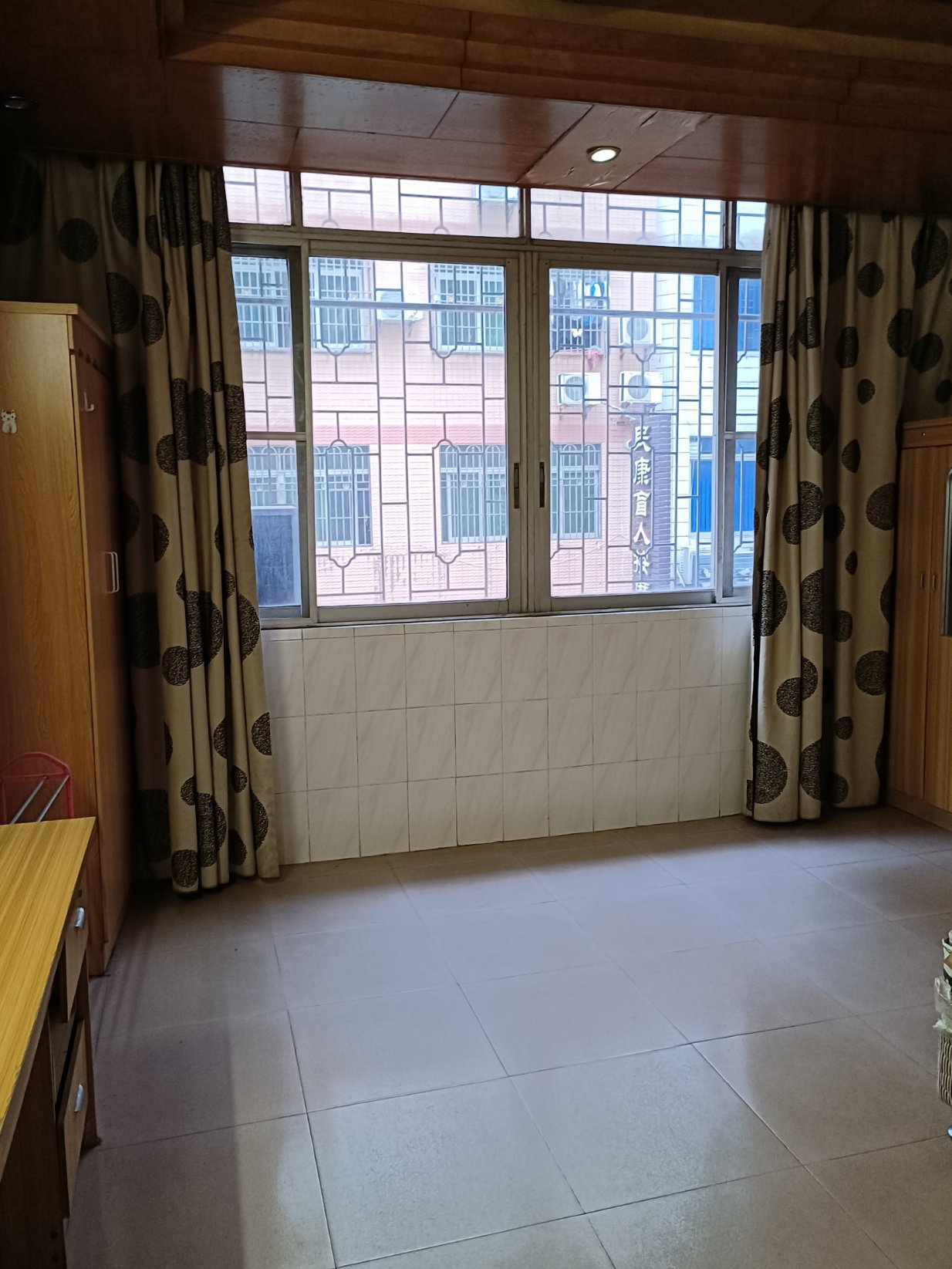 吉祥一路,吉祥路整幢4层共260方左右,每层1房1厅1卫售120万3