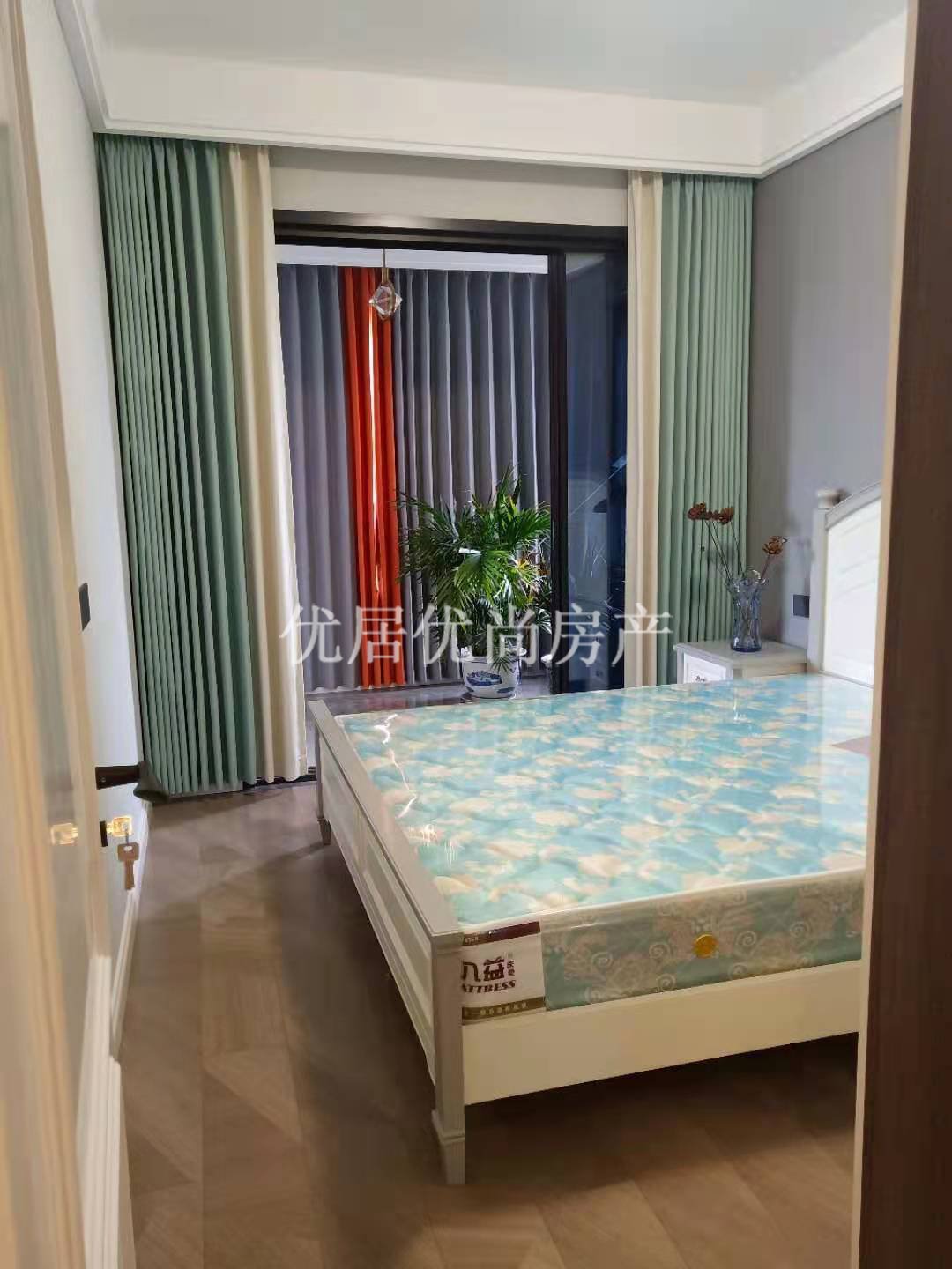 康鹏中央城邦,轻奢豪华装修 , 品牌家具家 未入住。杜蓉4