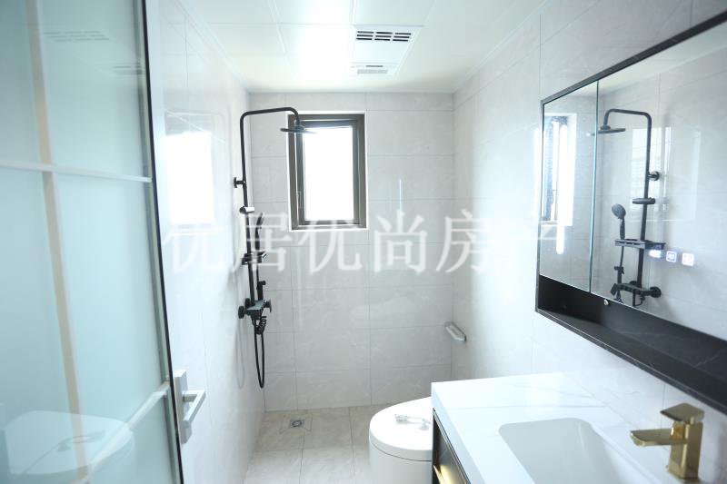 康鹏中央城邦,轻奢豪华装修 , 品牌家具家 未入住。杜蓉8
