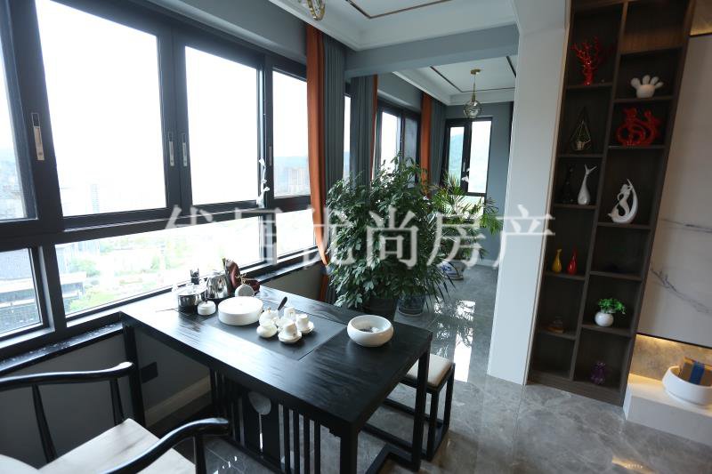 康鹏中央城邦,轻奢豪华装修 , 品牌家具家 未入住。杜蓉11