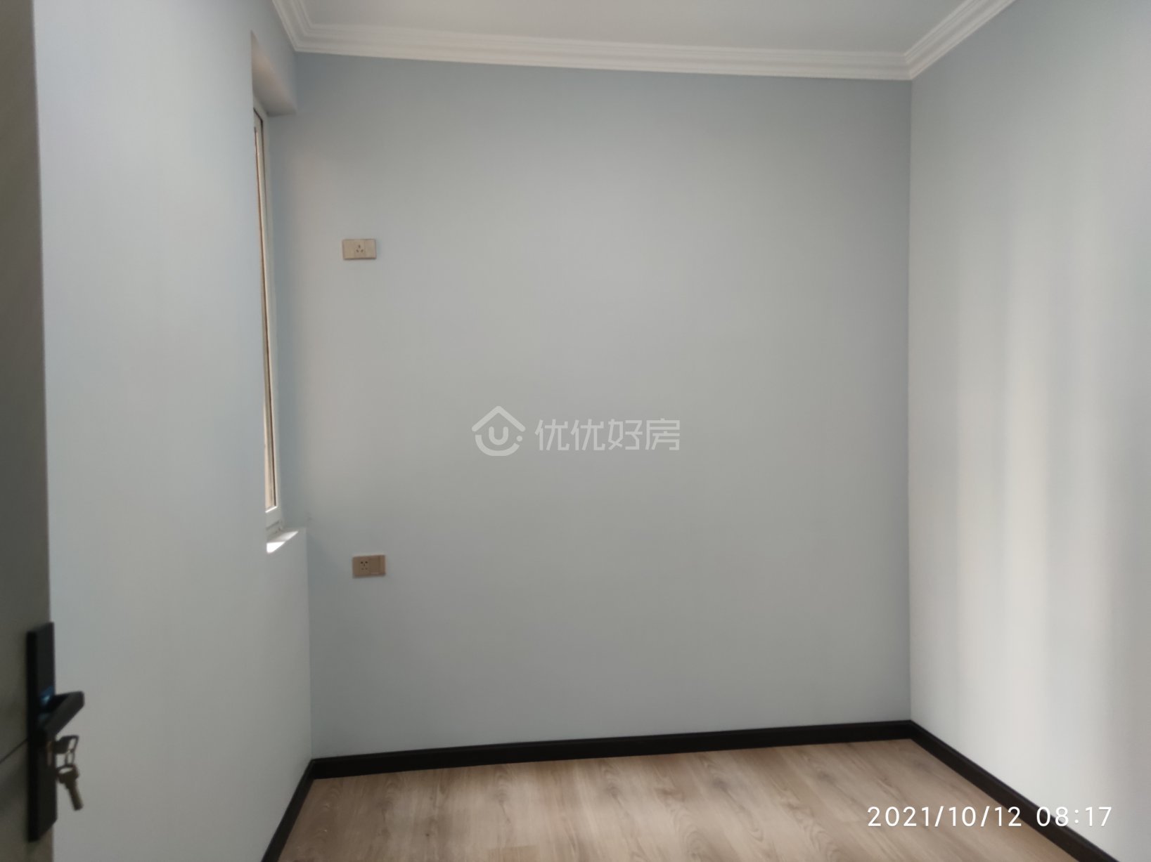 金色港湾,金色港湾精装修二楼住房房东出售,随时欢迎看房,送家具家电。10