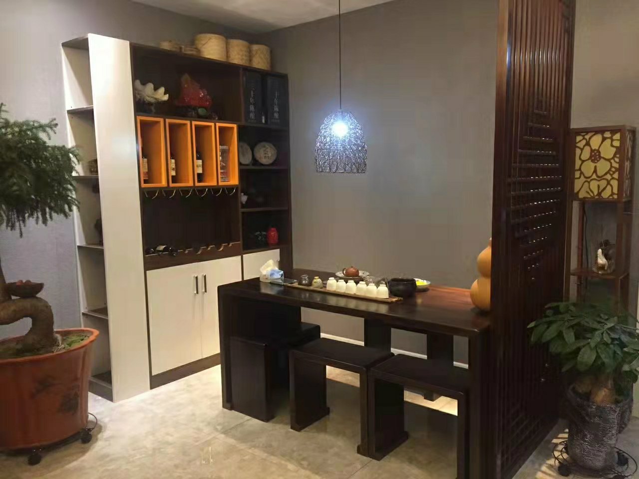 百合华庭,通岗路,家具家电齐全,停车方便。6