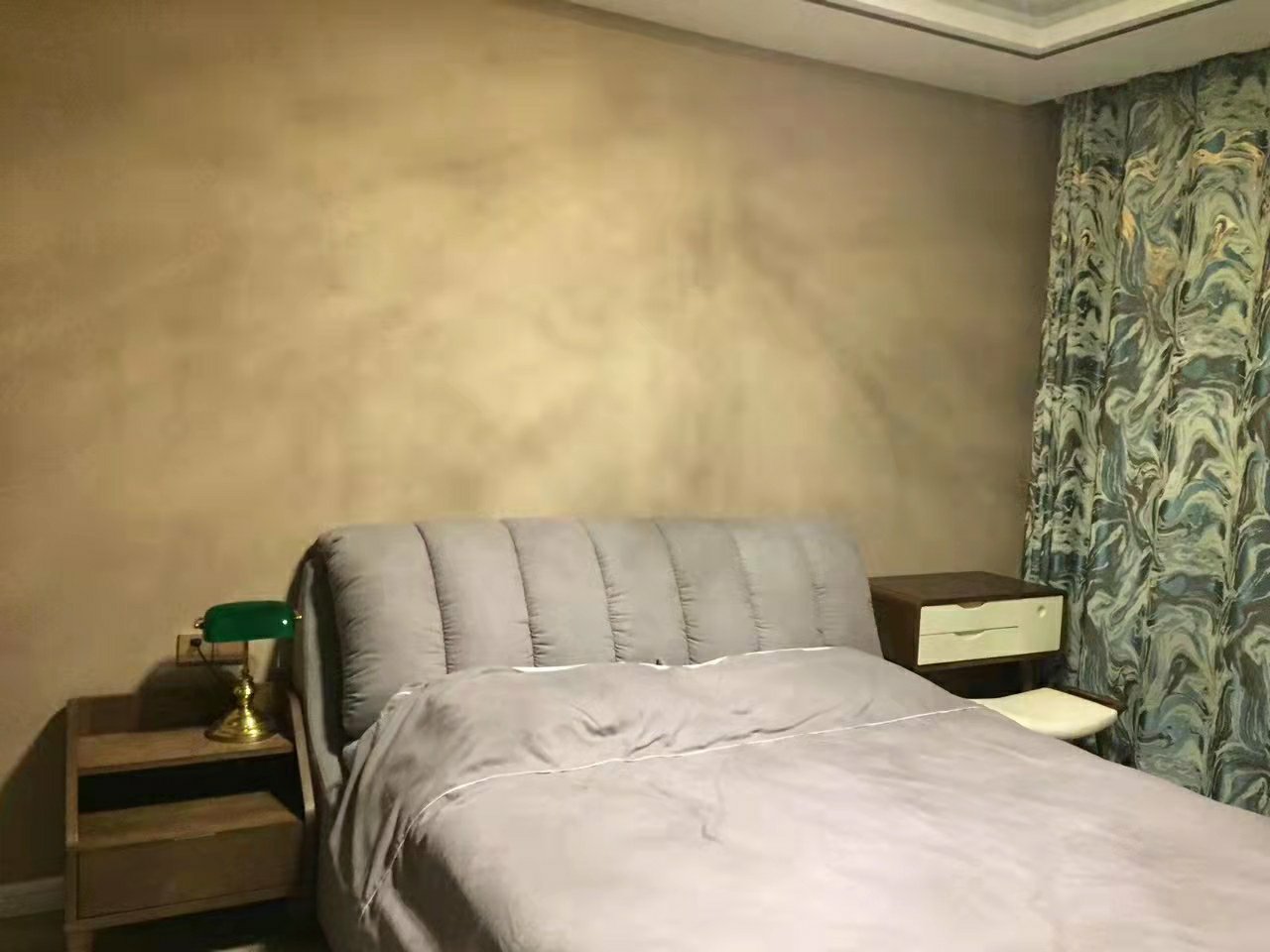 百合华庭,通岗路,家具家电齐全,停车方便。3