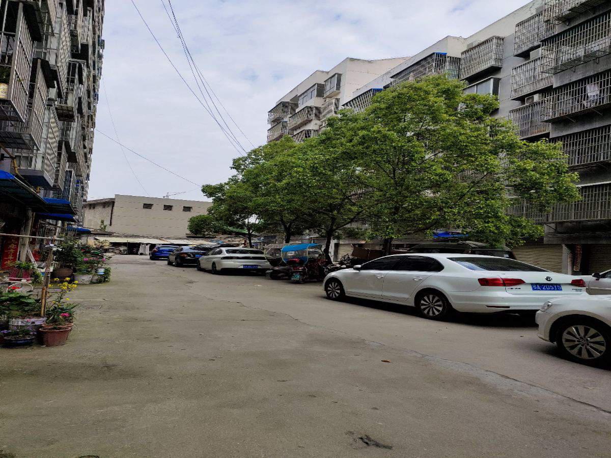 金利傲园,金利傲园证在手满2年,南北通透三房急售26万,非顶楼有钥匙15