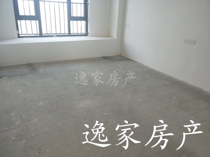碧桂园滨江华府,这房子带一个车位,面积比较大4