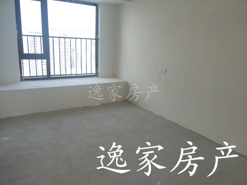 碧桂园滨江华府,这房子带一个车位,面积比较大1