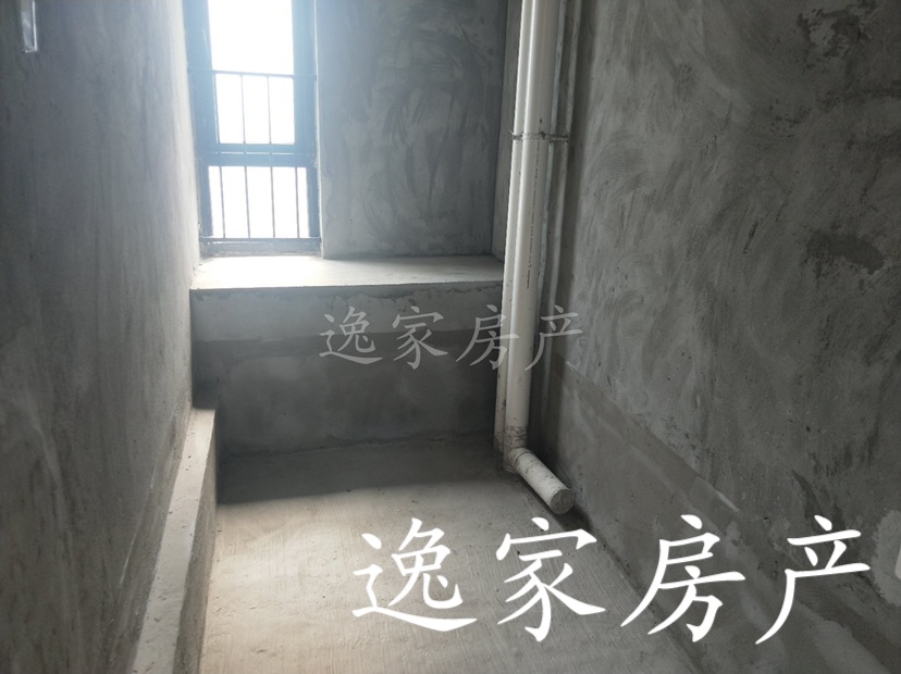 碧桂园滨江华府,这房子带一个车位,面积比较大6