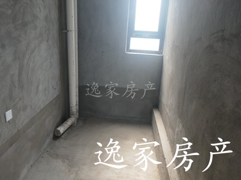 碧桂园滨江华府,这房子带一个车位,面积比较大5