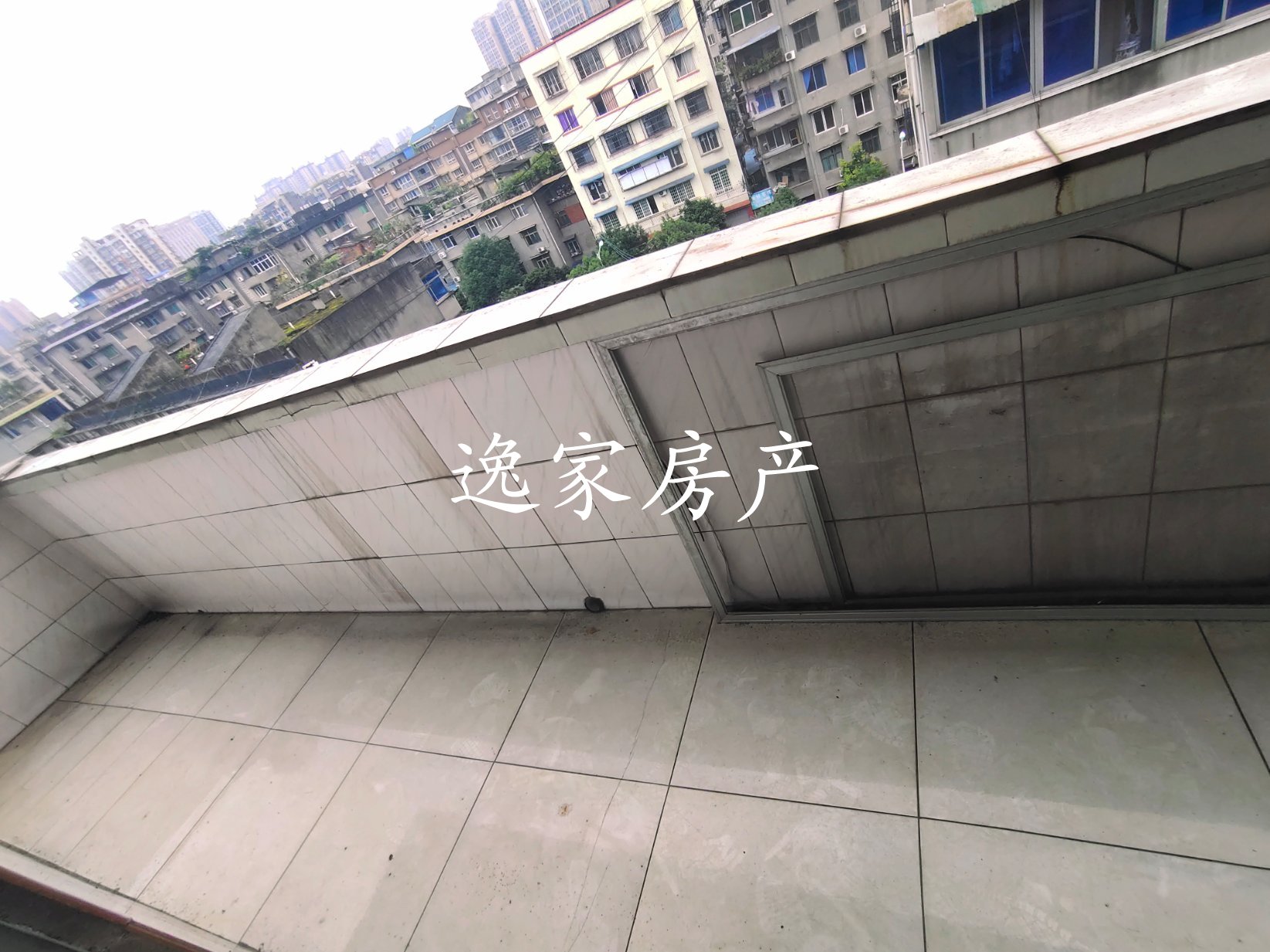 杨公堰,大户型,带一百多个平方的楼顶花园4