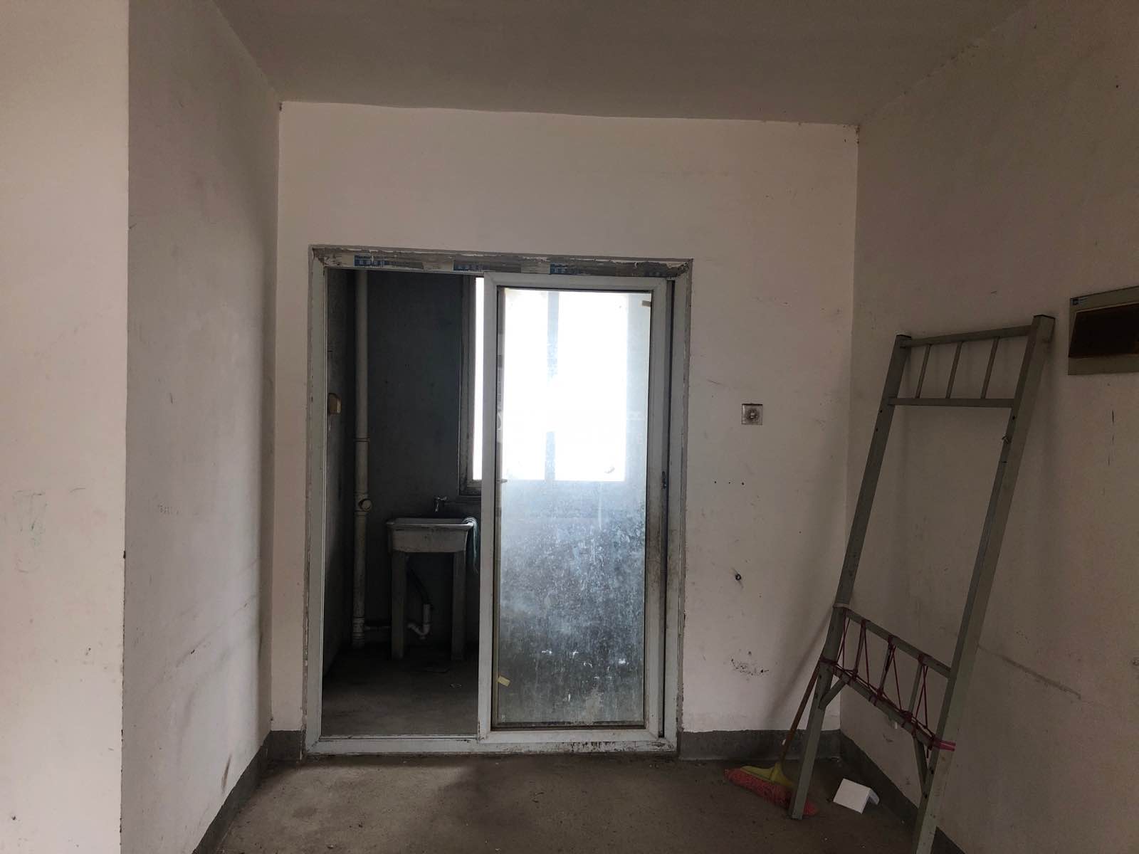 阳光家园,阳光家园 普通带家具家电 房东诚心出售9