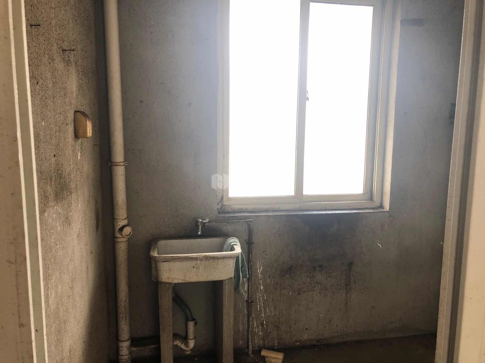 阳光家园,阳光家园 普通带家具家电 房东诚心出售8