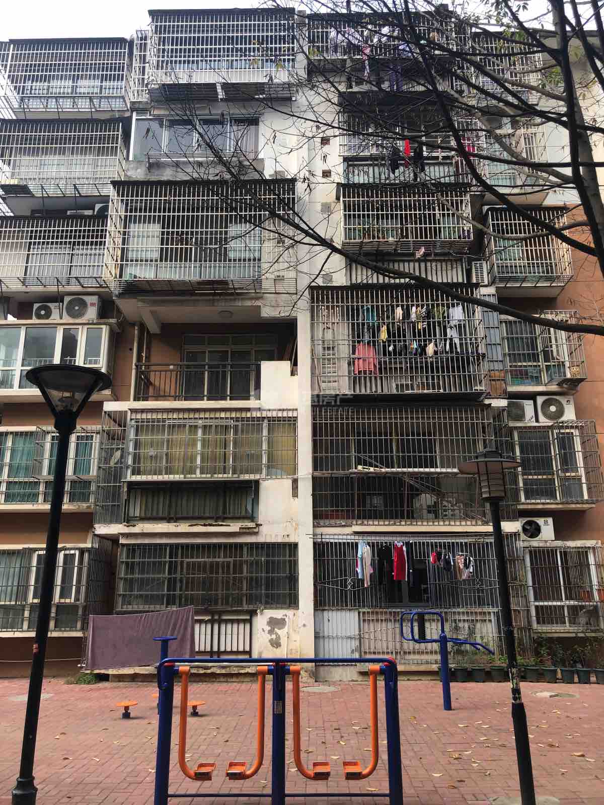阳光家园,阳光家园 普通带家具家电 房东诚心出售4