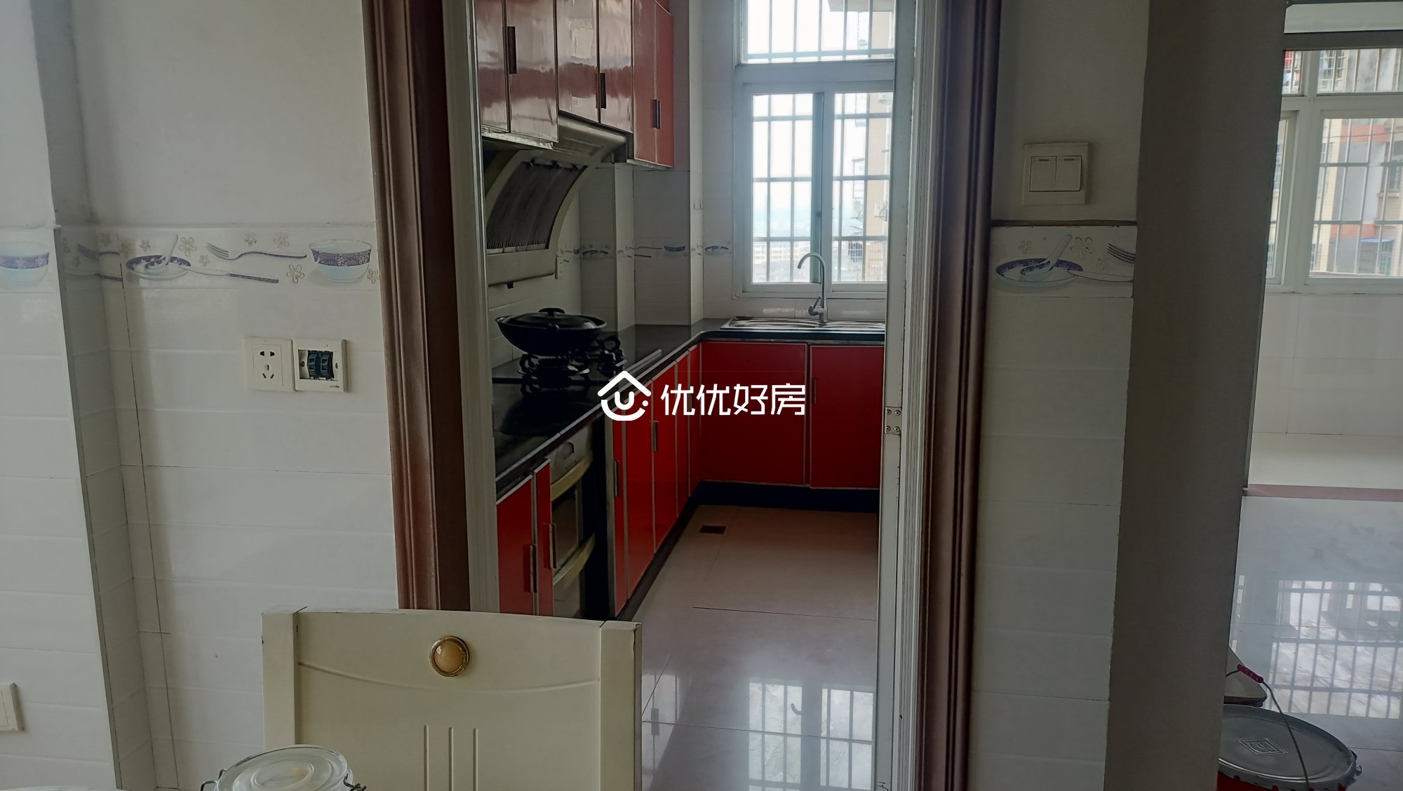 新晨花园,新晨花园二期,位置中心,小学中学都方便带储藏间5
