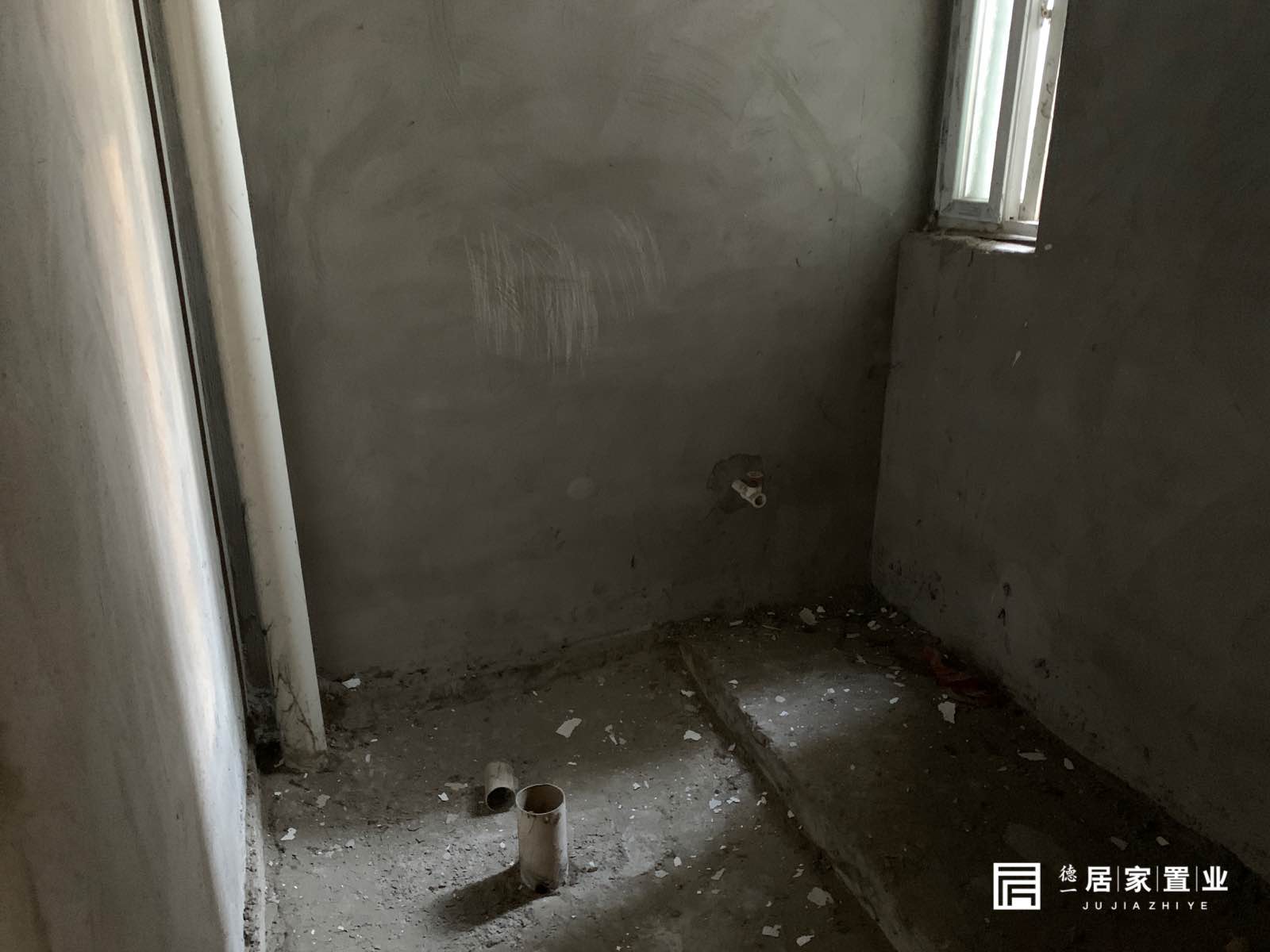 化工局住宿小区,江汉路 化工局住宿区84平毛坯两室 院落干净停车位充足7