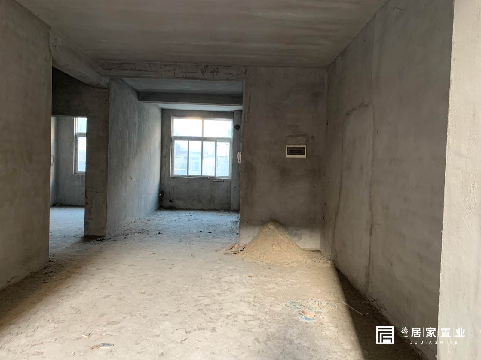 化工局住宿小区,江汉路 化工局住宿区84平毛坯两室 院落干净停车位充足9