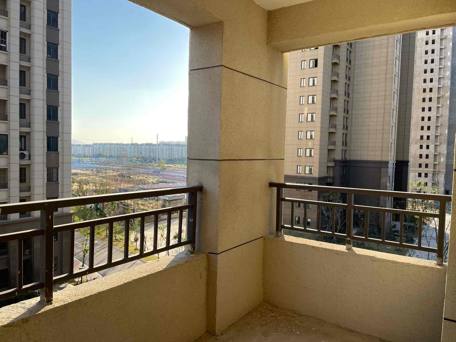 绿地璀璨天城,绿地璀璨天城小2室毛坯采光好大阳台5