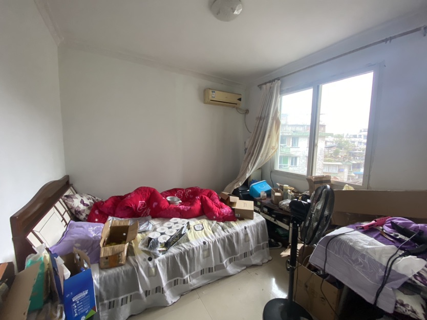 钟云山B区,急售 房东要换大房子两室一厅4