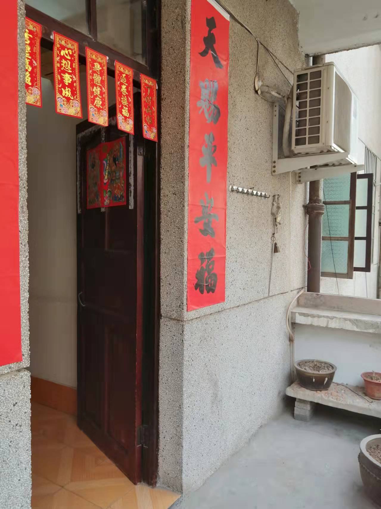 物资局宿舍,市中心,世纪星河湾背后步梯4楼3房出售,房子干净斯文9