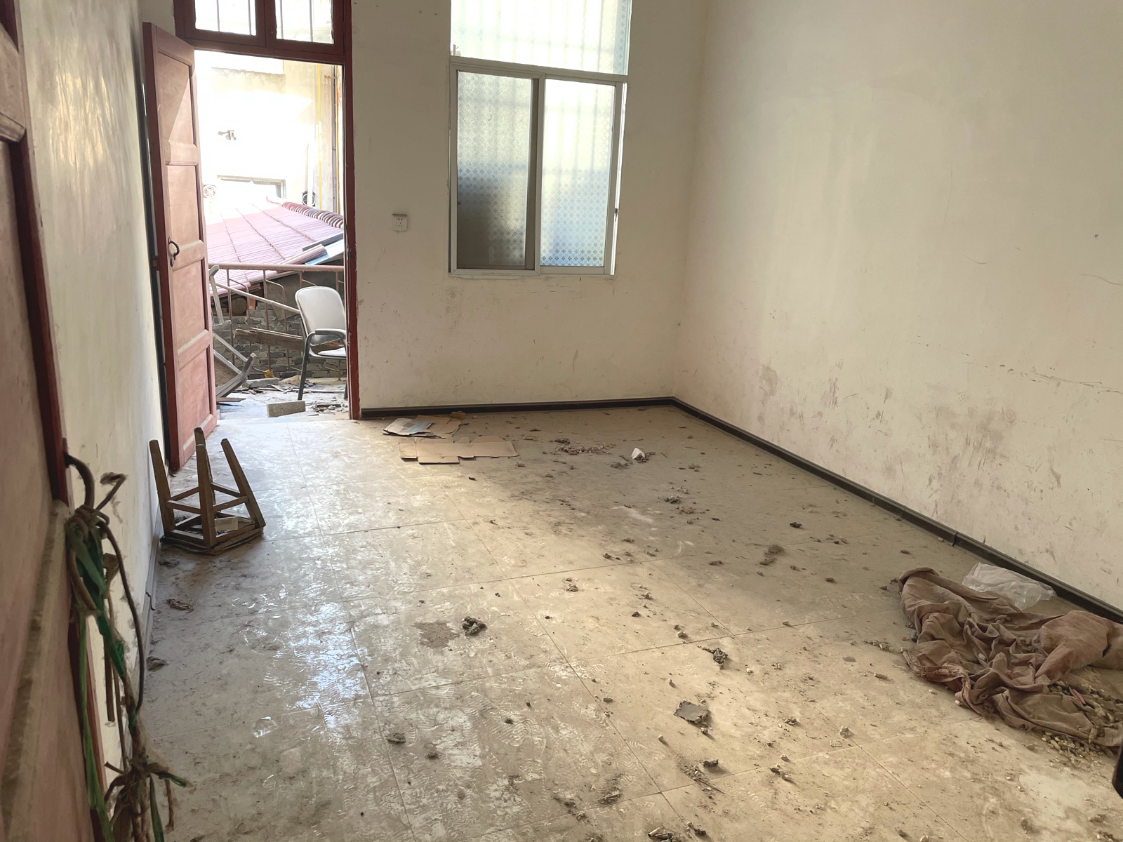 堤街私房,中心地段,出行方便,清水,步梯好楼层2