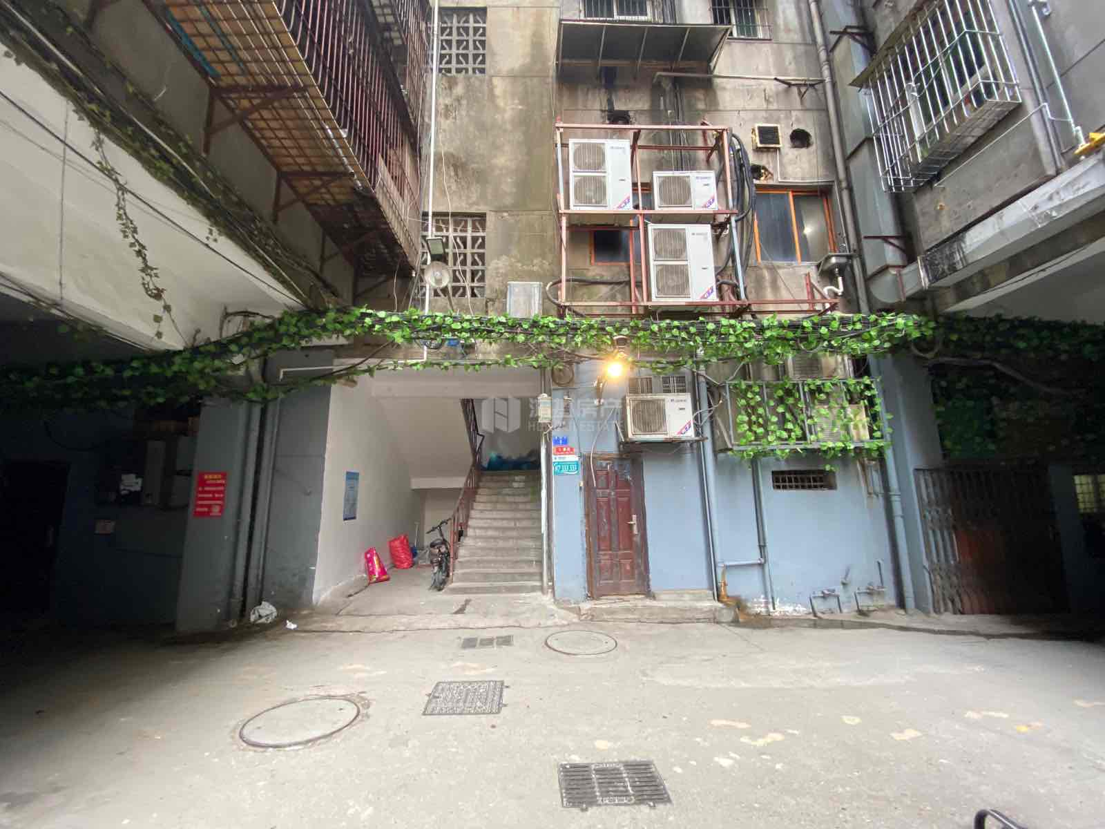 慧园街,132.47㎡慧园街紧邻地铁,公交便利14