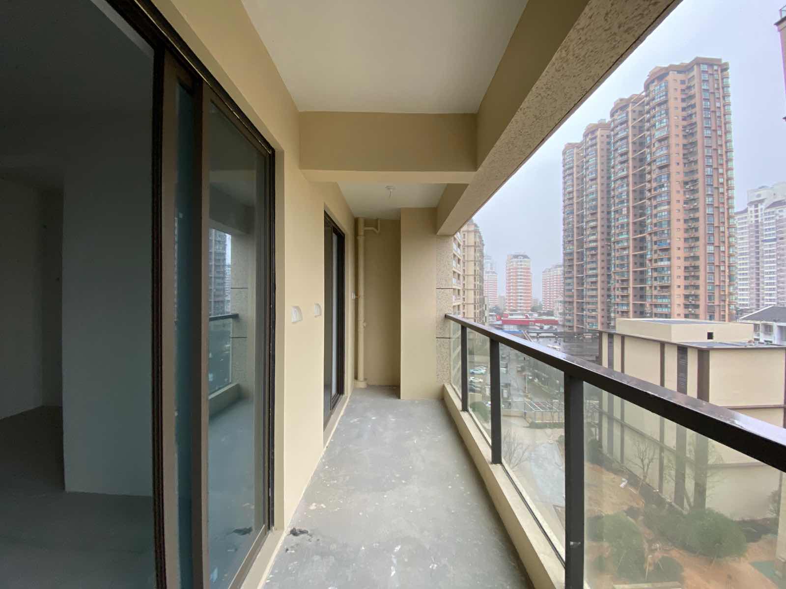 瓯北中央尚品,瓯北品质小区 中央尚品周边配套完善,毛坯 有钥匙带您看10