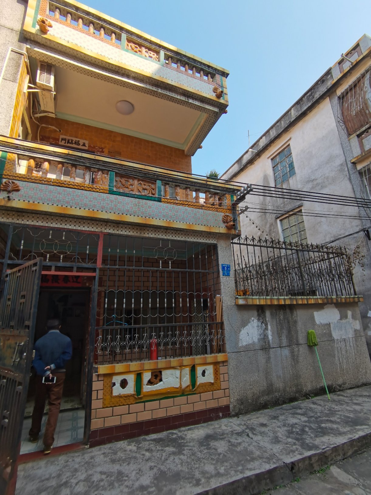 桥背芽焦湾,前后花园,前后街道,南北朝向,价格便宜,面积大2