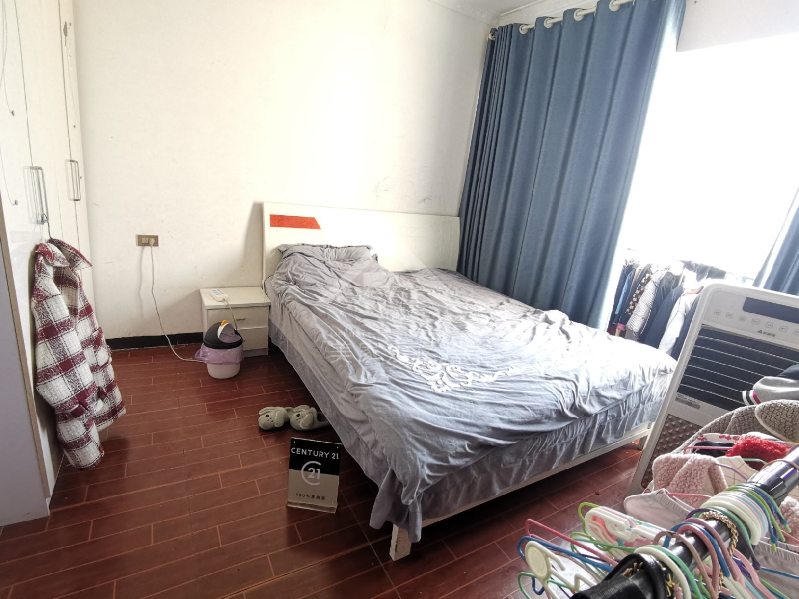 伯爵钻石公馆,伯爵中等装修 小3室 可按揭 37万 产权齐全 税各付7