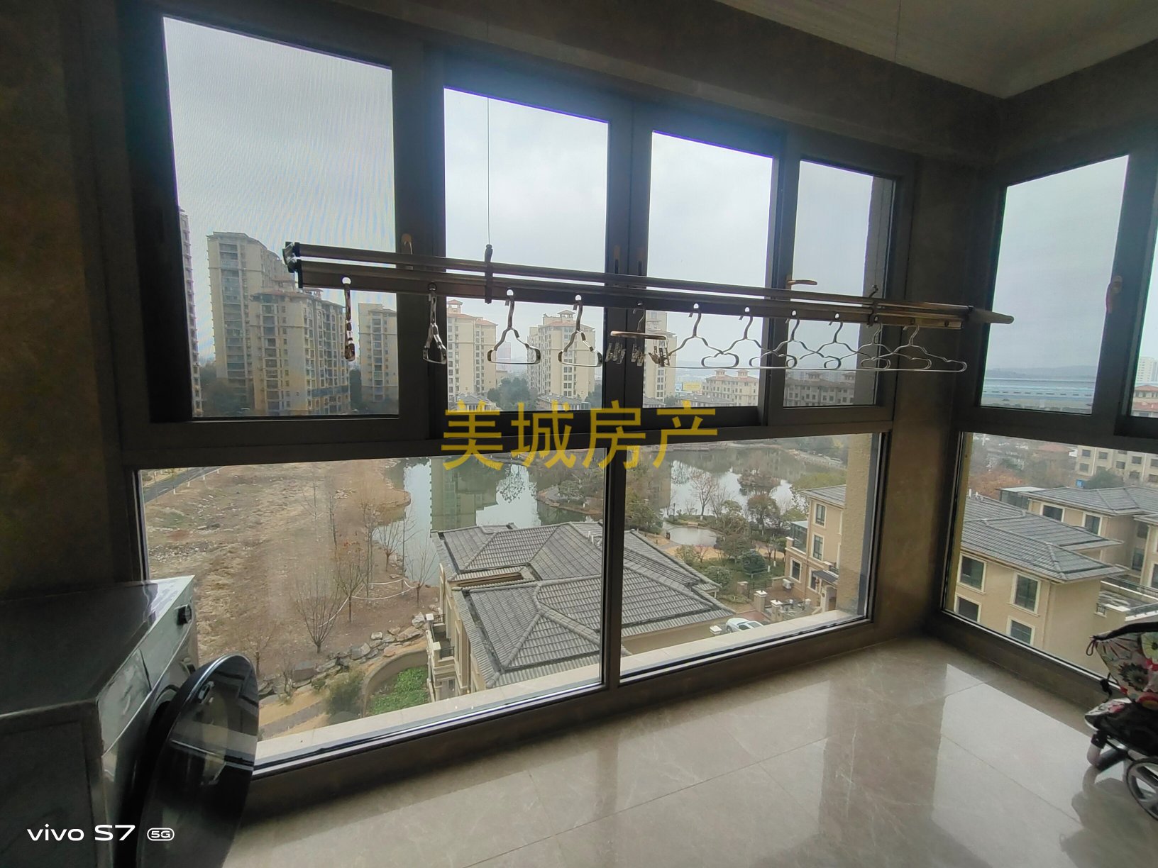 翡翠山湖,翡翠山湖豪装三室湖景送储藏室85万4