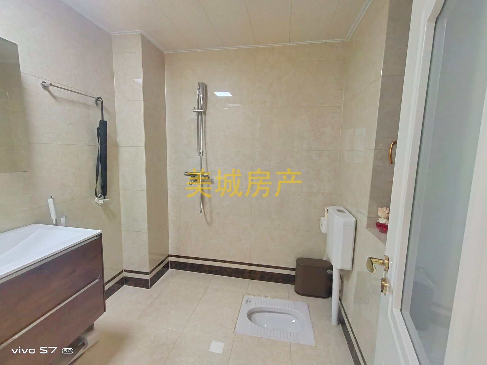 翡翠山湖,翡翠山湖豪装三室湖景送储藏室85万9