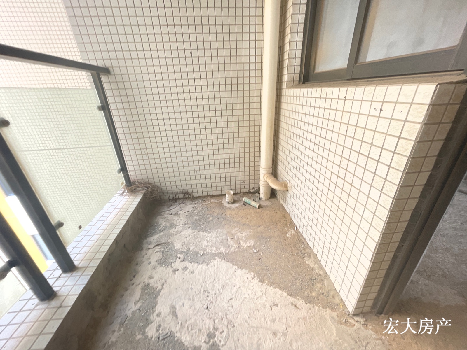 古郡华府,毛坯房 四房两厅 124方,有车位另计4