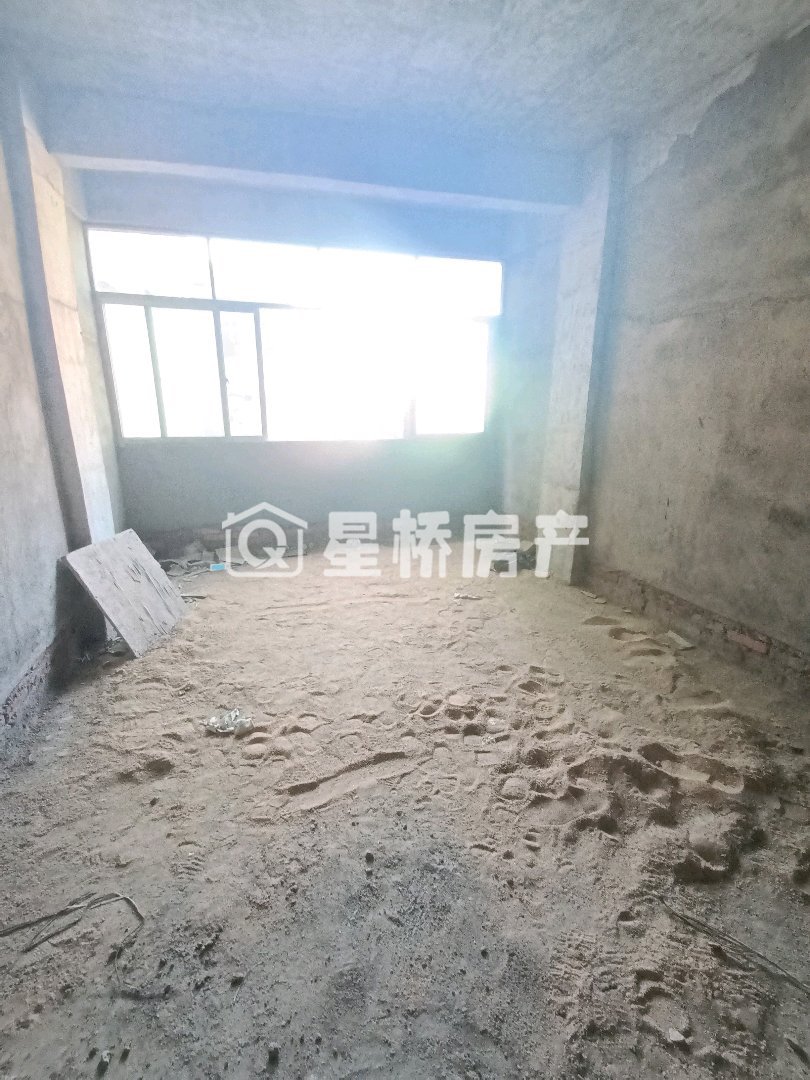 下马路小区,楼梯房5室楼下还带大厅 适合大家庭10