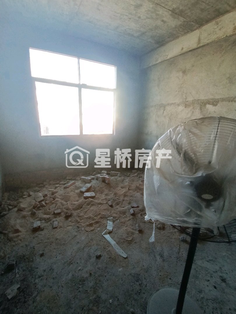 下马路小区,楼梯房5室楼下还带大厅 适合大家庭9