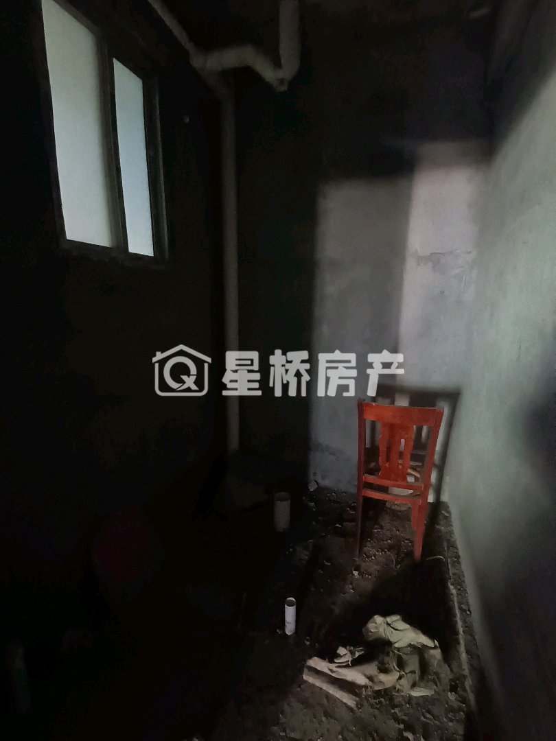 下马路小区,楼梯房5室楼下还带大厅 适合大家庭7