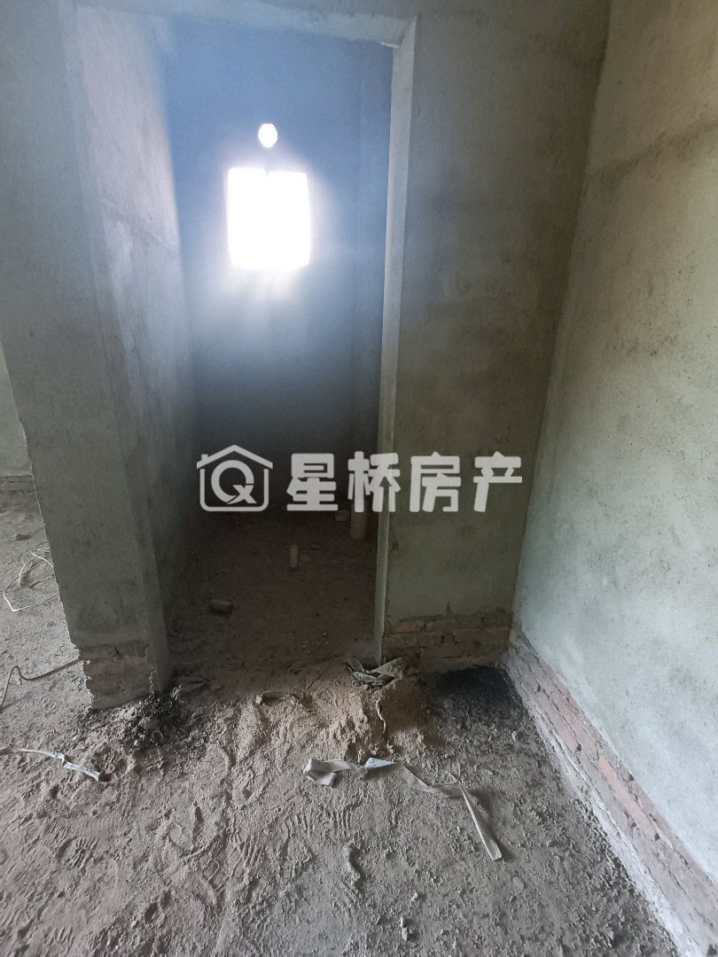下马路小区,楼梯房5室楼下还带大厅 适合大家庭8