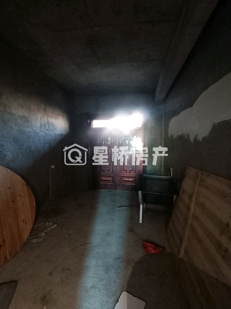 下马路小区,楼梯房5室楼下还带大厅 适合大家庭6