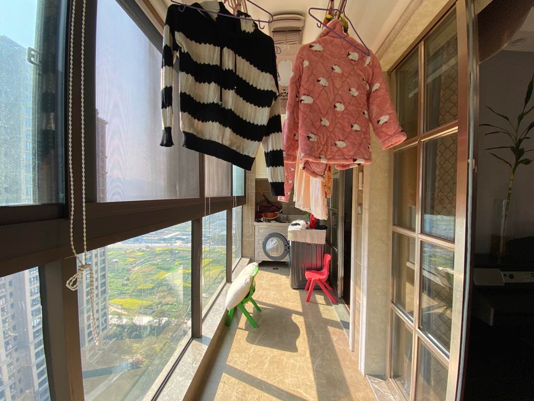 滨江花园,滨江花园 豪装带家具家电 房东诚心出售10