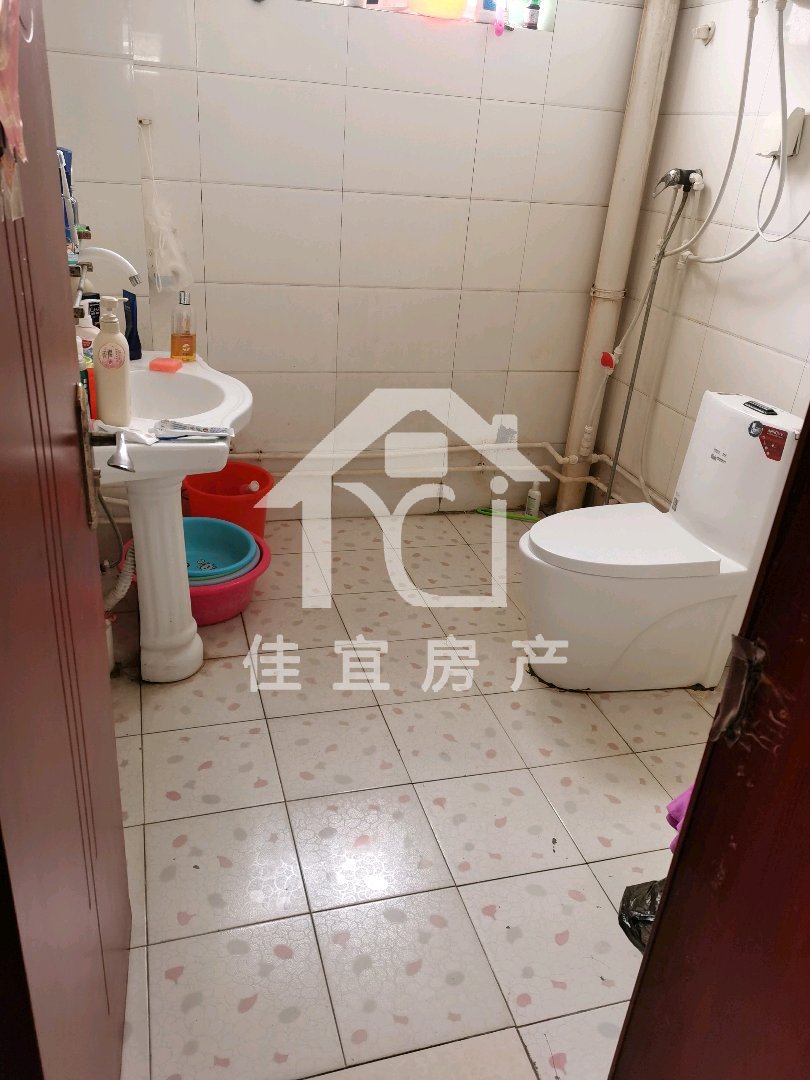 大众万福名苑,带车库,带阁楼,有证能按揭。3
