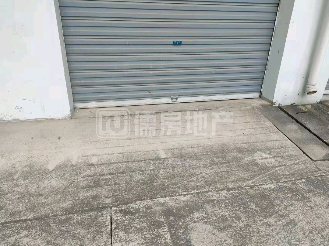 江湾社区,江湾社区三室两厅精装修,带车库,售价32.8万7