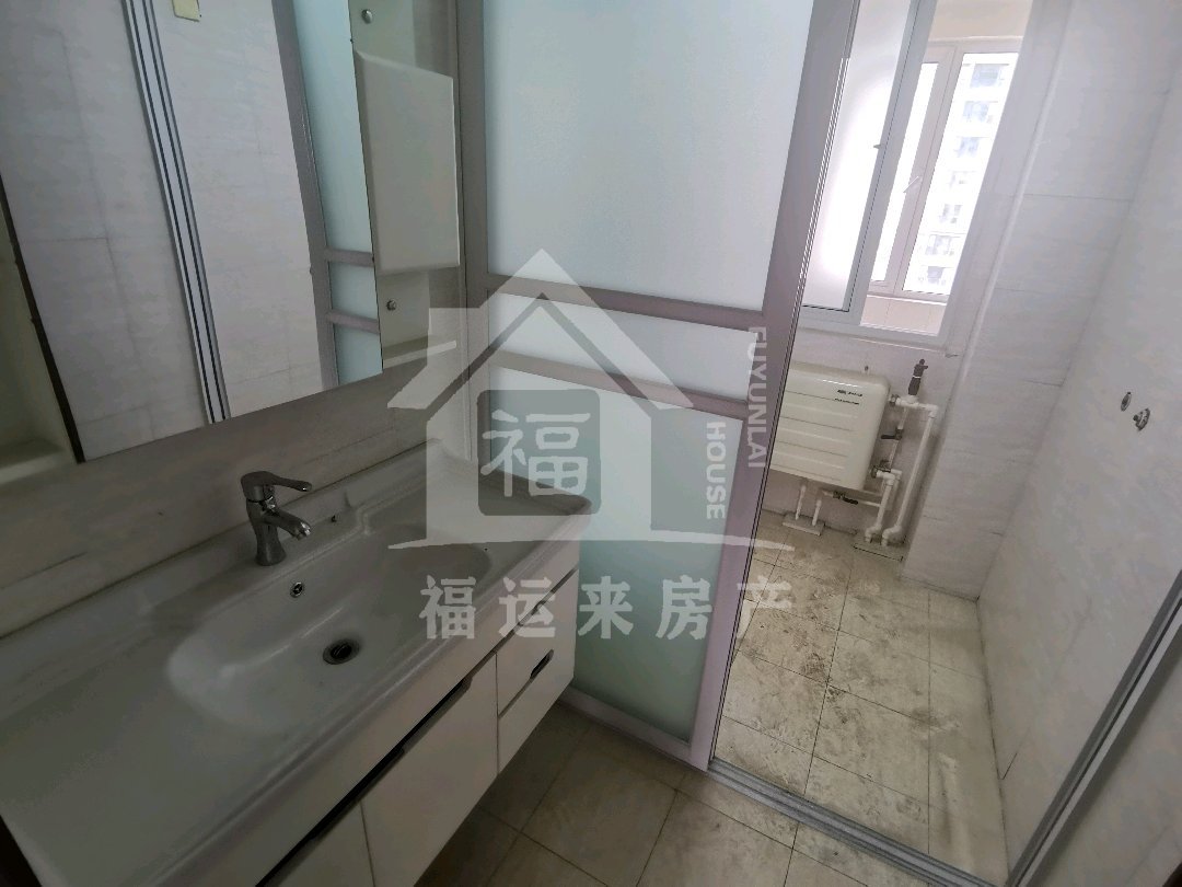 红星家园D区,带附房,带车位,三室两厅两卫,大H户型,品质精装修未,急售!3