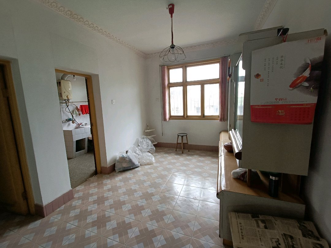 钟云山D区,钟云山d区4楼 简装两室两厅一卫 房东诚心出售随时看房3