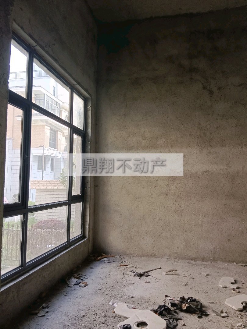 锦江嘉园,锦江嘉园排屋390平方,两年内7