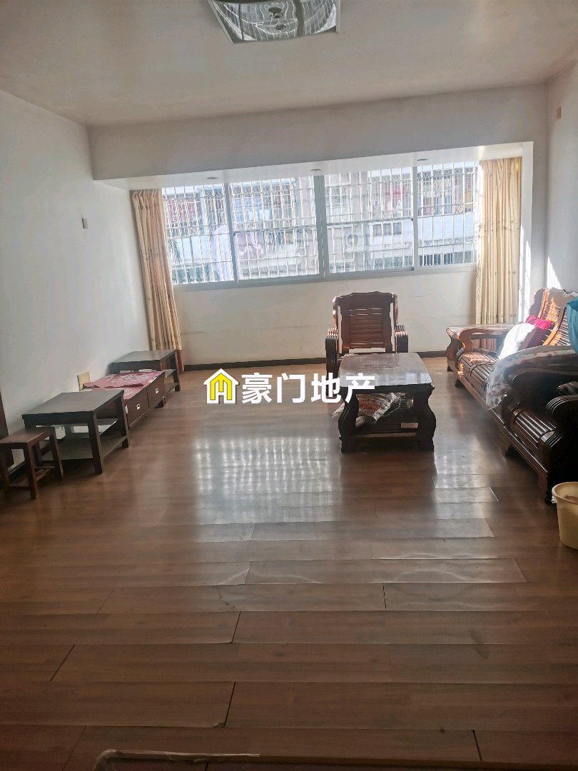 东海商务广场,12.6.回访,市中心中学旁单价才8仟多的4房出售99.81