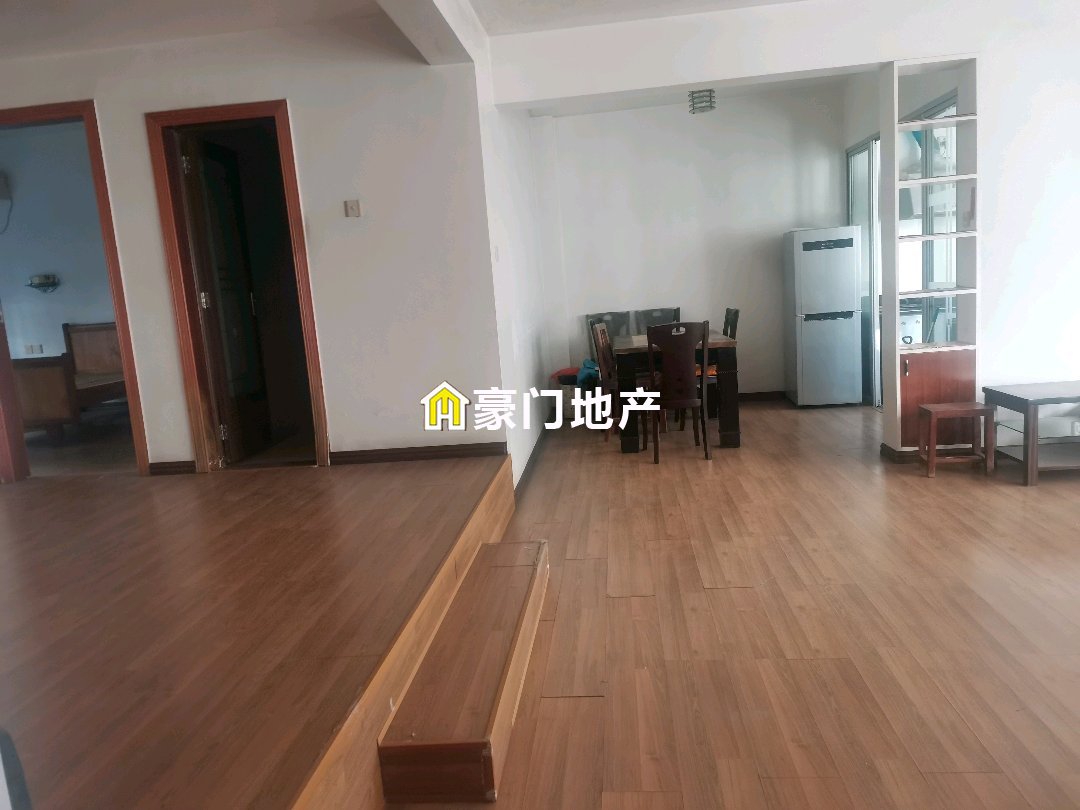 东海商务广场,12.6.回访,市中心中学旁单价才8仟多的4房出售99.83
