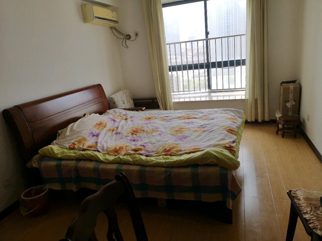 海客瀛洲,海客瀛洲精装两室两厅一卫 家电家具齐全 送22平米汽车库3